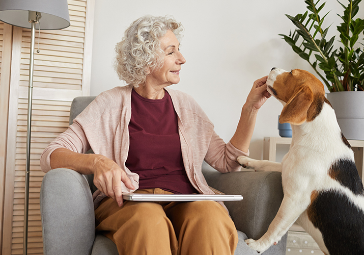 Senior woman with dog web 715x500